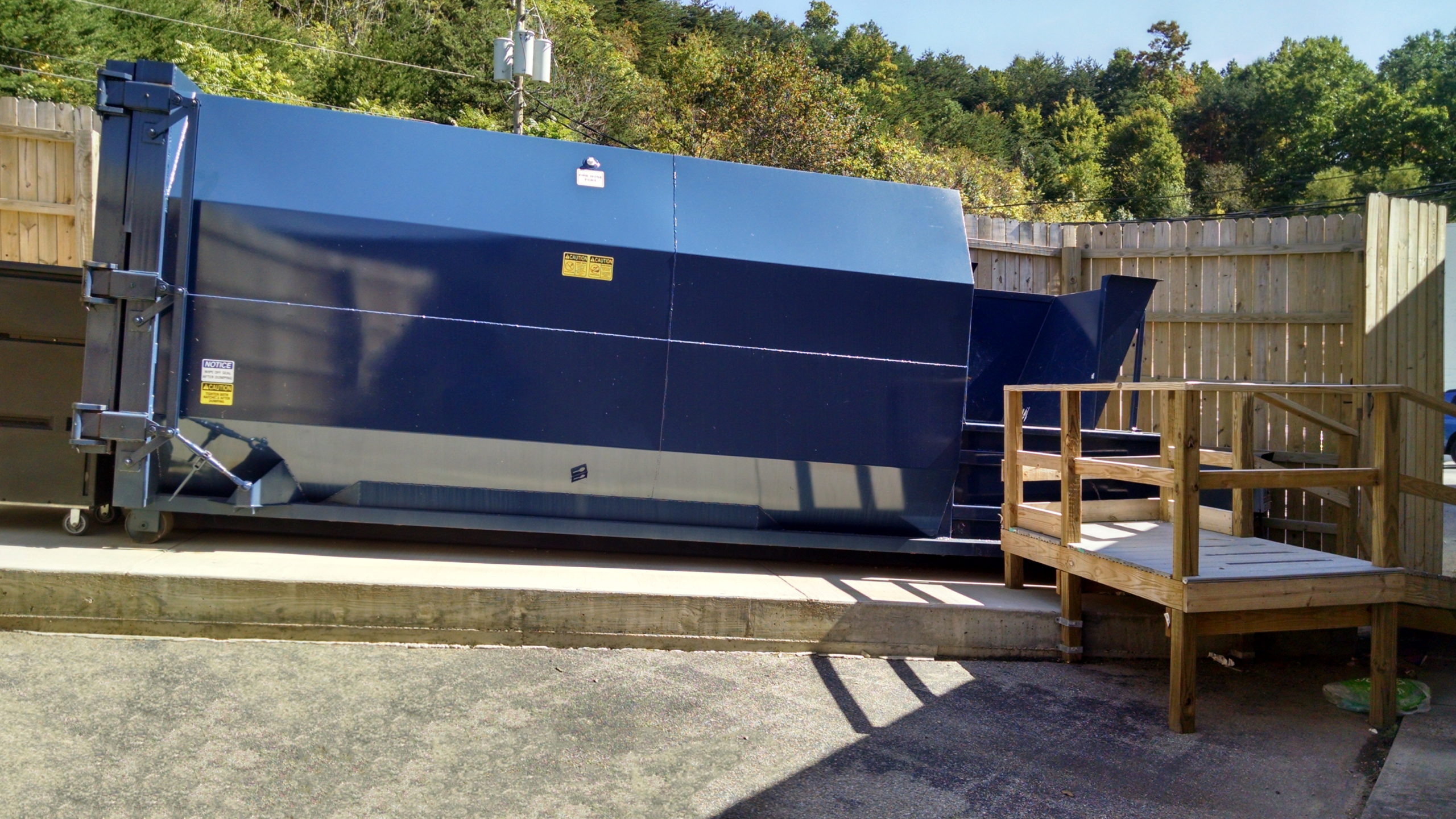 The Self-Contained Compactor in this picture is a 30 Yard (30 YD) SC compactor manufactured by Bakers Waste Equipment and installed by Bakers Waste Equipment Compactor Solutions. Bakers Waste Equipment Compactor Solutions manufactures and provides Self Contained Compactors in several sizes including 15 Yard, 20 Yard, 30 Yard, 34, Yard, 35 Yard, and 39 Yard options.