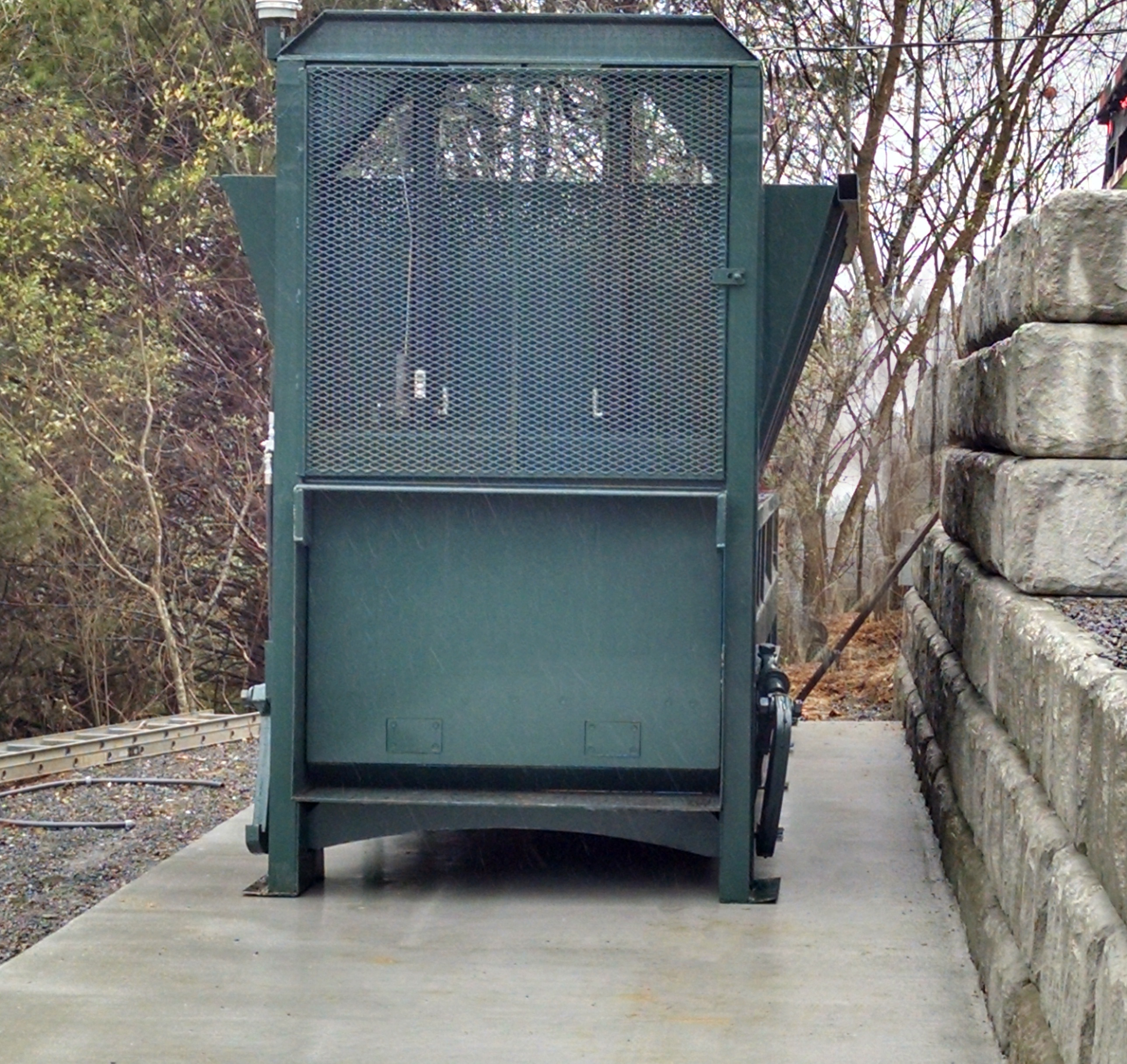 The Pre-Crusher Compactor pictured here is a 5 Yard (5 Yard) compactor manufactured by Bakers Waste Equipment and installed by Bakers Waste Equipment Compactor Solutions. Bakers Waste Equipment Compactor Solutions provides Pre-Cusher Compactors from several compactor manufacturing companies including Bakers Waste Equipment (Pinnacle), Marathon, PTR, Cram-A-lot, Harmony, and Bace.